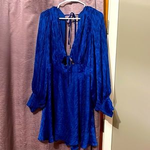 Viviette Tie Back Long Sleeve Plunge Neck Mini Dress in Blue